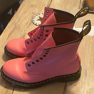 Only worn around the house. Too big, no box or laces.